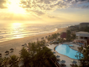 Sandy Beach Non Nuoc Resort