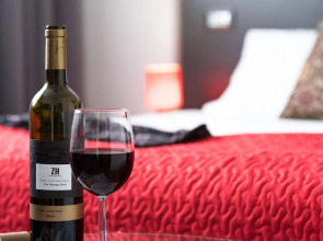 Sea Side by Zvieli Hotels