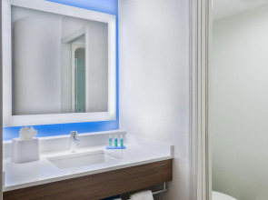 Holiday Inn Express & Suites Nearest Universal Orlando by IHG