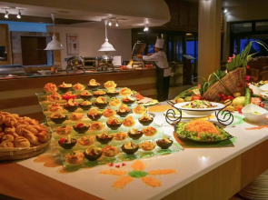 Le Peninsula Bay Beach Resort