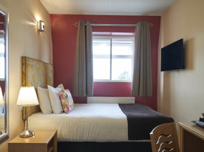 Antoinette Hotel Wimbledon