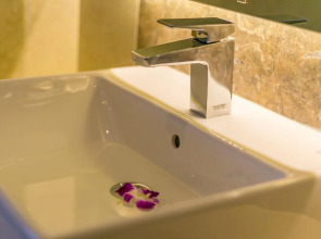 Отель Navy Cam Ranh