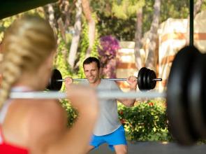 Robinson Camyuva - Adults only