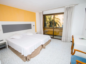 Отель Amic Miraflores