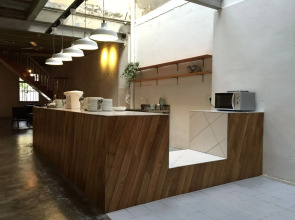 The Frame Guesthouse - Hostel