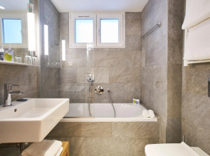 Отель 9Hotel Republique