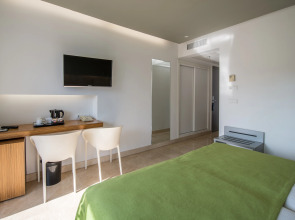 Belroy Hotel and Apartments