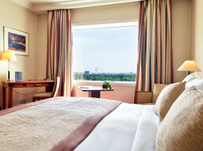 Отель Pullman Bucharest World Trade Center