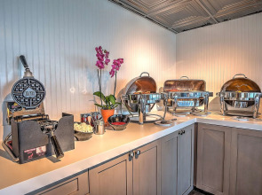 Palm Tree Club Miami Hotel