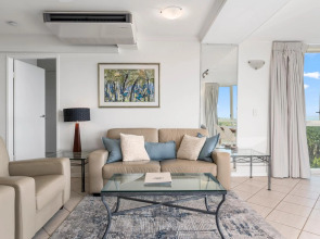 84 The Spit Holiday Apartments