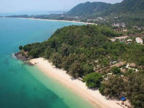 Hotel and Beach Bungalow at Lanta Resort