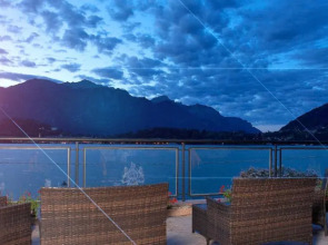 The Lake Como EDITION