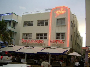 Boulevard Hotel