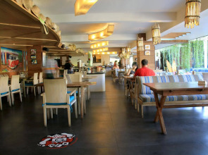 Bliss Surfer Hotel Legian