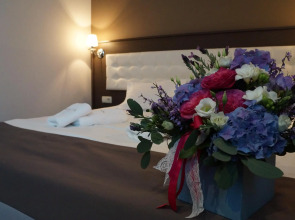 Отель Ambassador Plaza