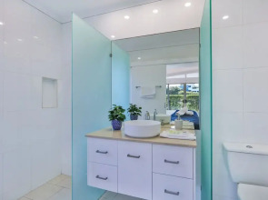 Luxe Waterfront Stay -Tallebudgera Creek