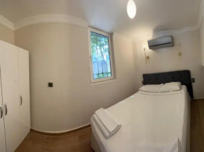 Moonshine Hotel & Suites