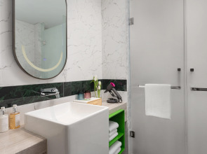 Holiday Inn Resort Sanya Bay by IHG