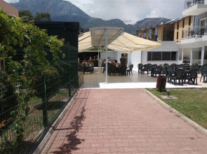 Monna Roza Beach Resort Hotel