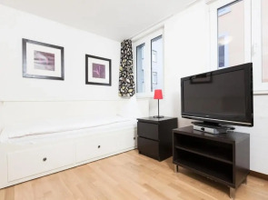 Swiss Star Guesthouse District 4