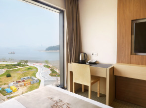 Royal Emporium Incheon Airport Hotel