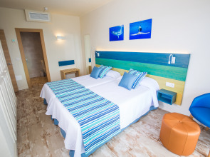 Отель HOVIMA La Pinta Beachfront Family