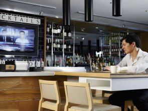 Holiday Inn London Brentford Lock by IHG