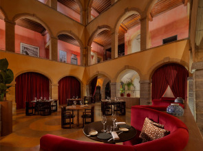 Cour des Loges Lyon, A Radisson Collection Hotel