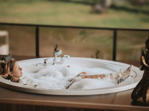 Manaspark Deluxe Hotel