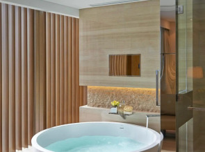 Mandarin Oriental Pudong, Shanghai