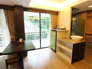 Phi Phi Nice Beach Hotel Hip