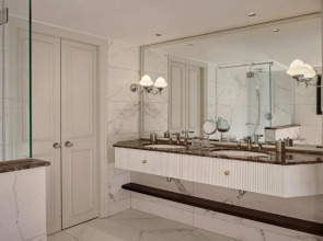 The College Green Hotel Dublin, Autograph Collection