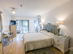 Misty Waves Boutique Hotel