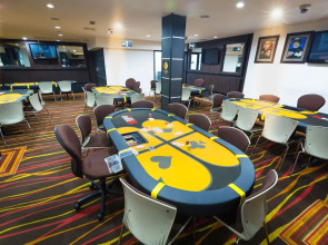 Irazu Hotel & Studios