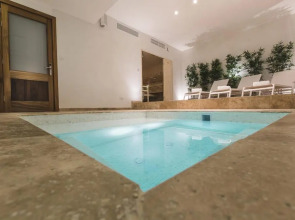 Two Pillows Boutique Hostel