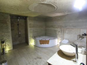 Family Cave Suites Hotel