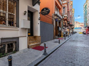 La Pazza Suites Hotel