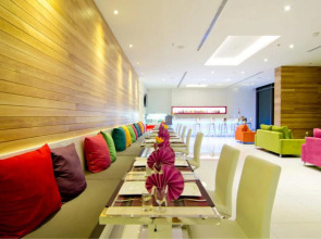 Seven Zea Chic Hotel