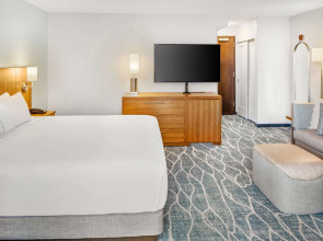 Hyatt Place Waikiki Beach