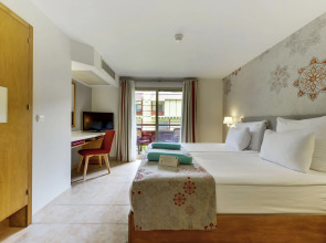 Robinson Camyuva - Adults only