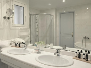 Athens Atrium Hotel and Suites