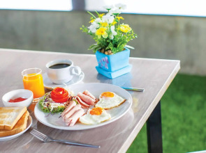 B2 Sea View Pattaya Boutique & Budget Hotel