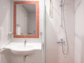 Nicholas Color Hotel