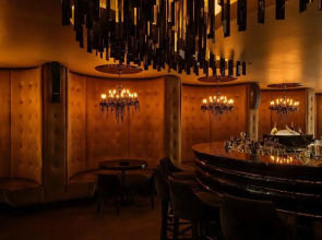 Roomers Frankfurt Central, Autograph Collection