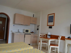 Klayman Olivina Aparthotel