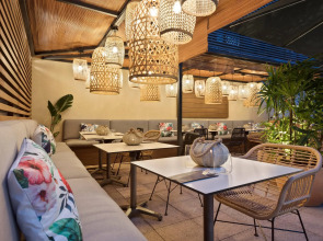 Отель INNSiDE by Melia Barcelona Apolo