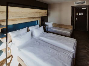 Schulz Hotel Berlin Wall at the East Side Gallery