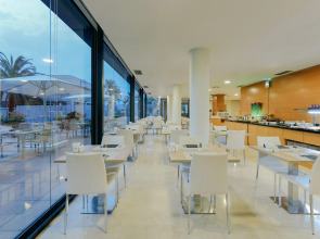 Отель Сatalonia Barcelona Beach