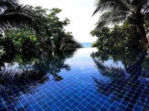 Blue Hill Beach Resort