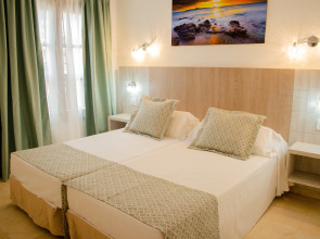 Klayman Olivina Aparthotel